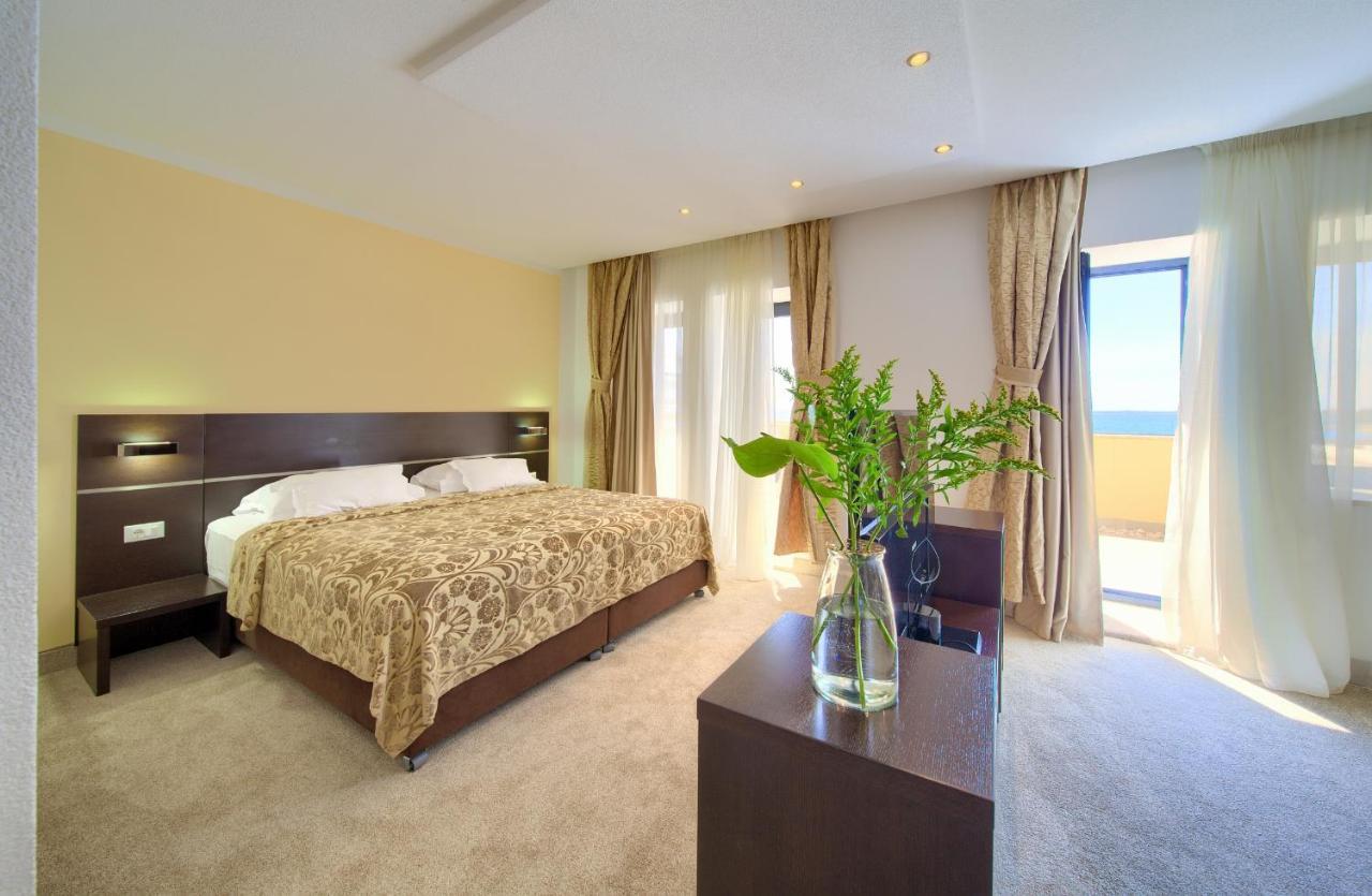 Hotel Marina Krk Town Bagian luar foto
