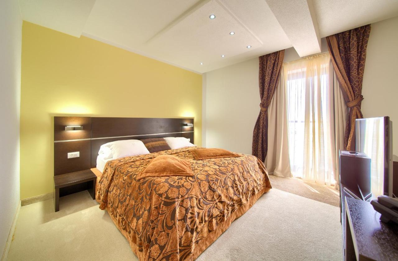 Hotel Marina Krk Town Bagian luar foto