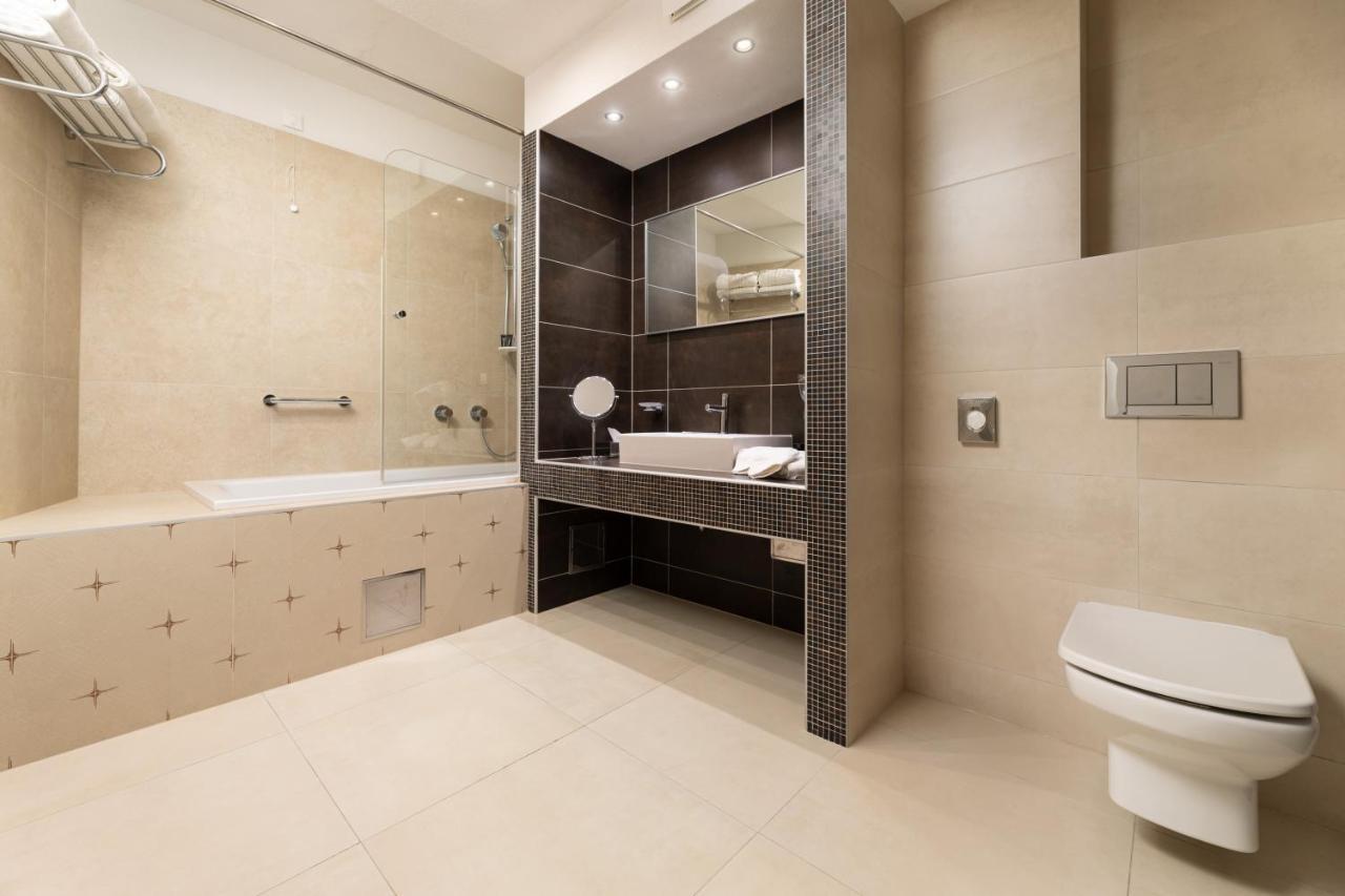 Hotel Marina Krk Town Bagian luar foto