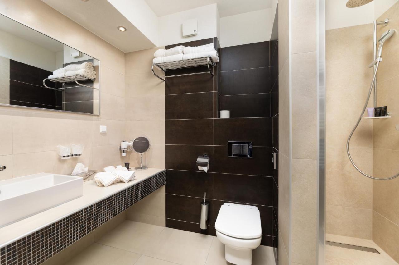 Hotel Marina Krk Town Bagian luar foto