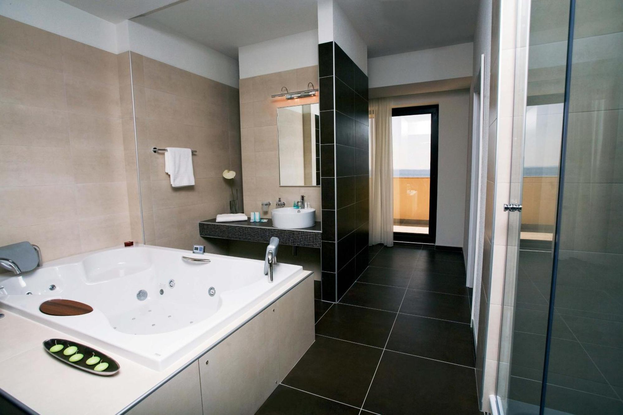 Hotel Marina Krk Town Bagian luar foto