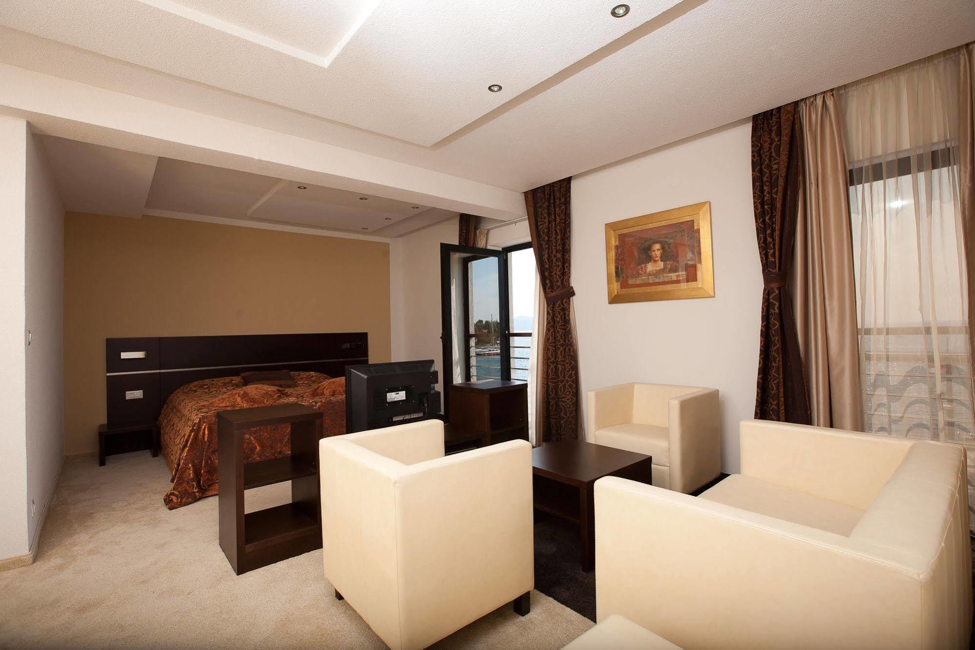 Hotel Marina Krk Town Bagian luar foto