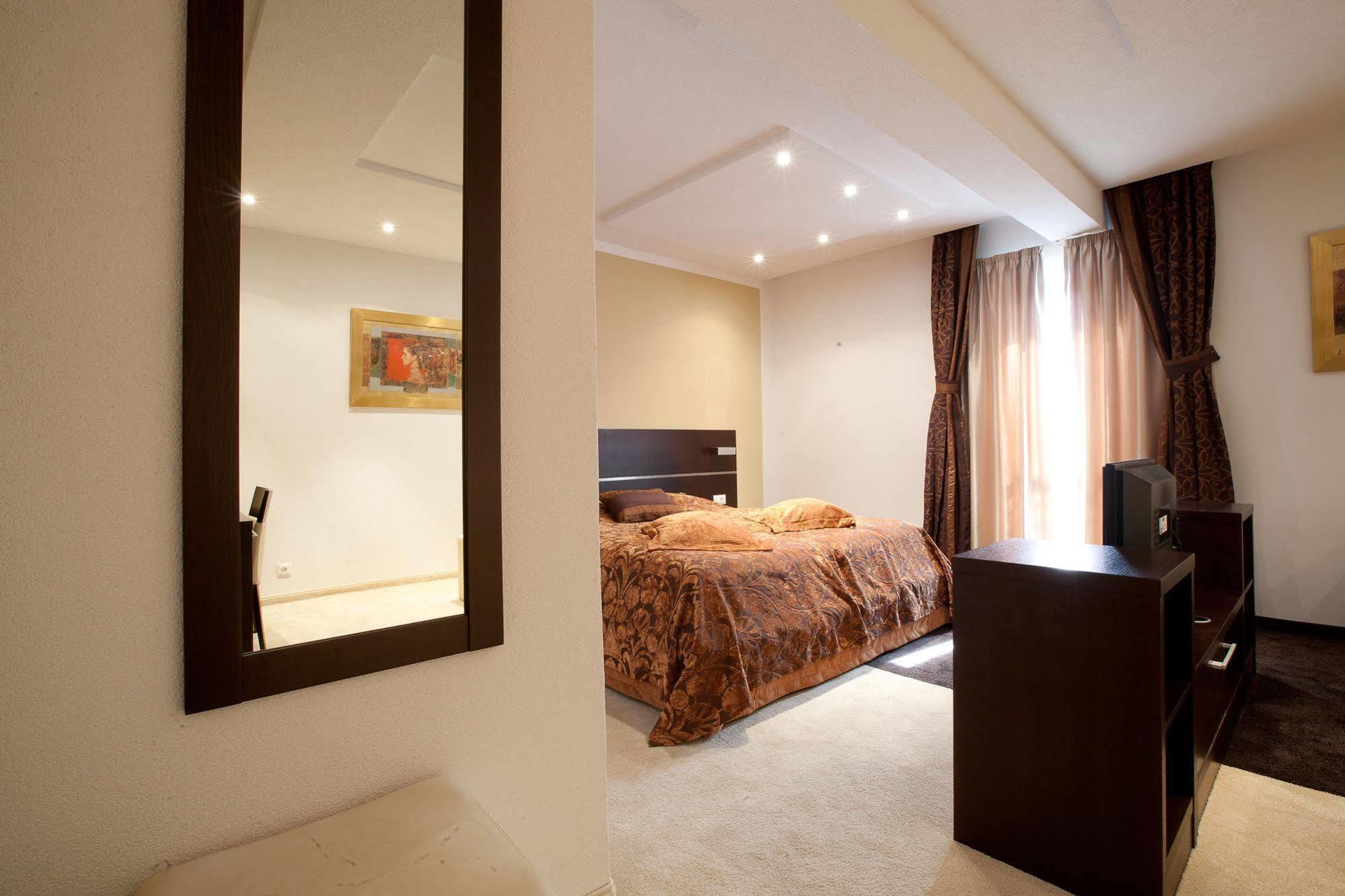 Hotel Marina Krk Town Bagian luar foto