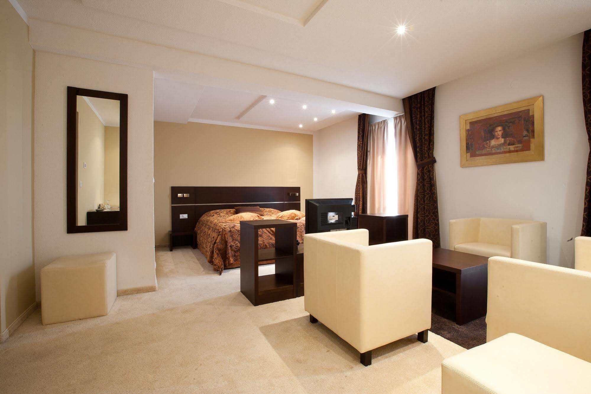 Hotel Marina Krk Town Bagian luar foto