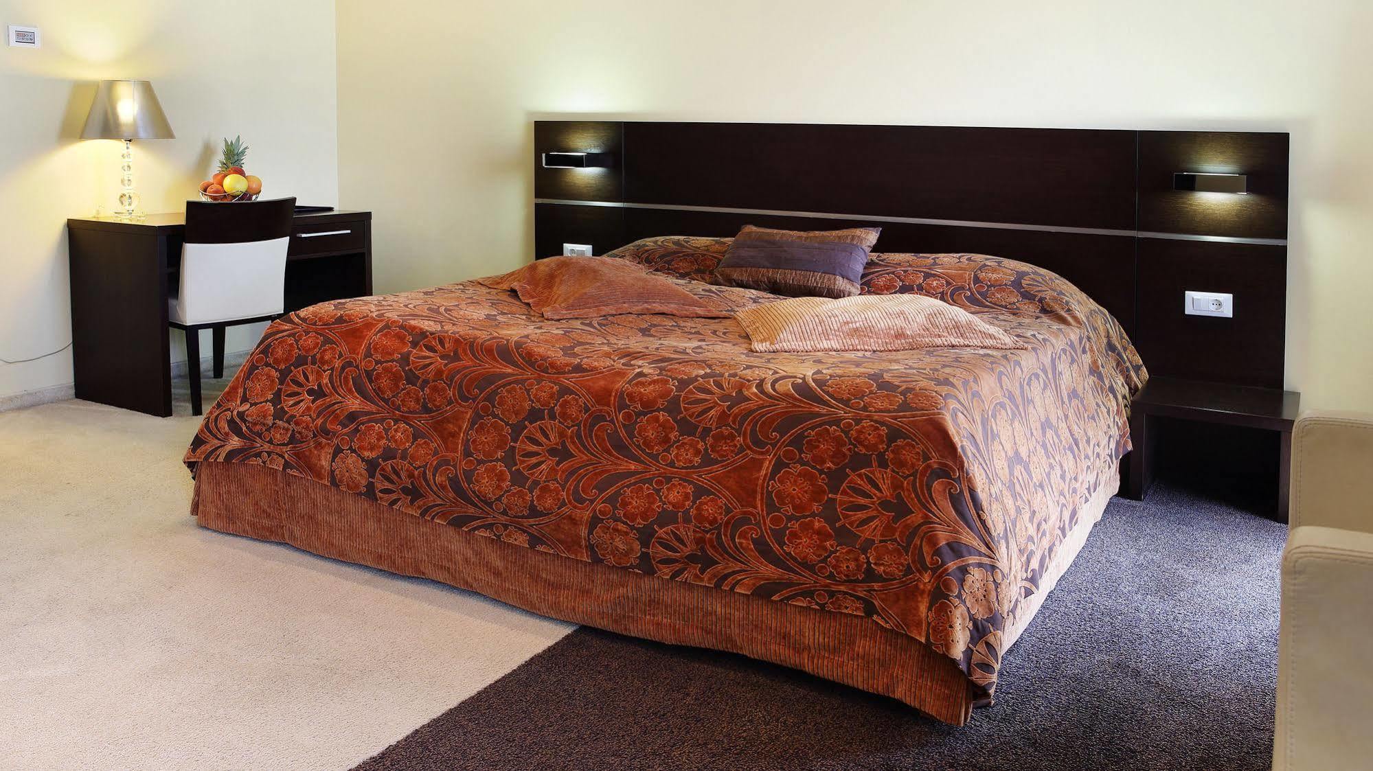 Hotel Marina Krk Town Bagian luar foto