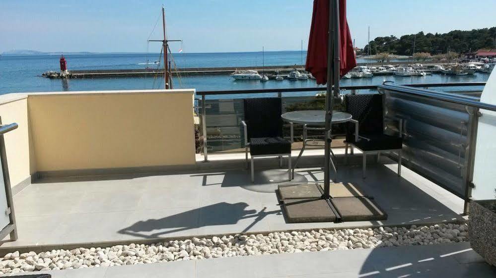 Hotel Marina Krk Town Bagian luar foto